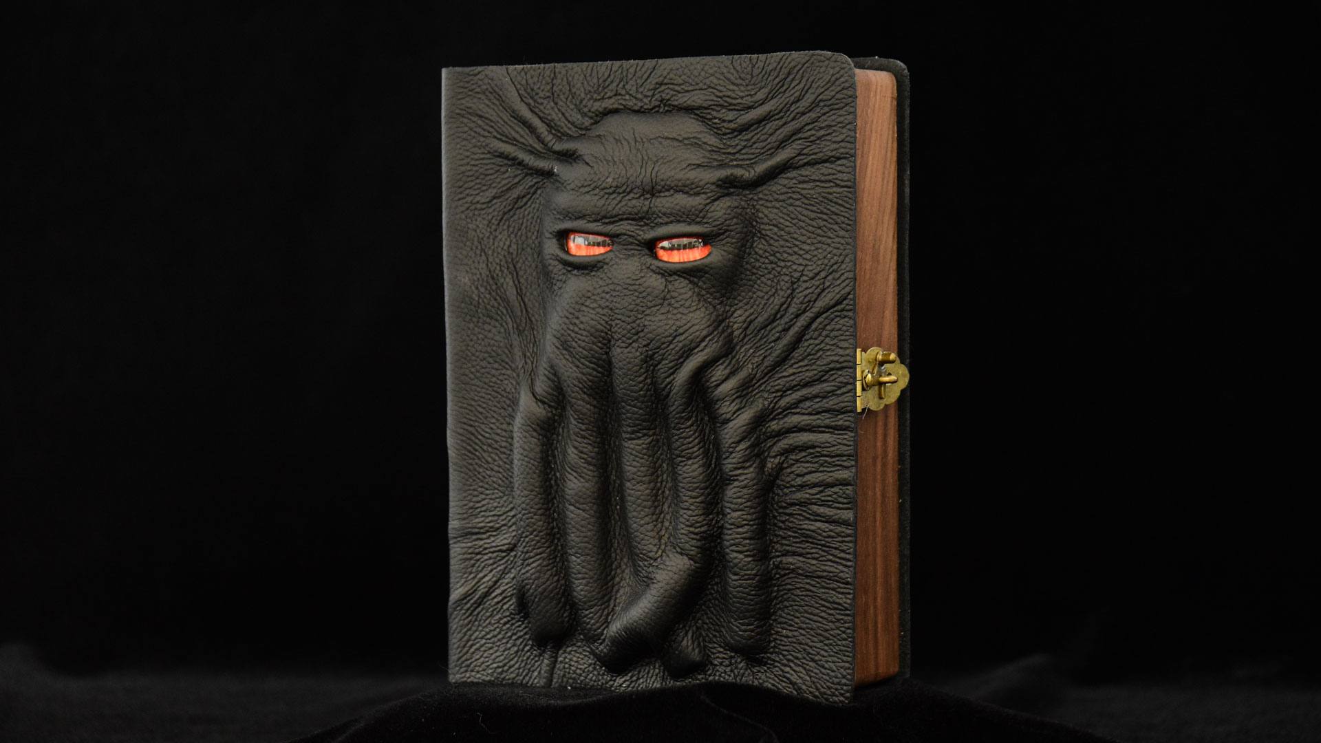 Cthulhu leather crafted Spellbook dice and gaming box for DnD and tabletop RPG